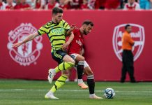Arsenal midfielder Declan Rice and Manchester United captain Bruno Fernandes fight for the ball during an friendly game.