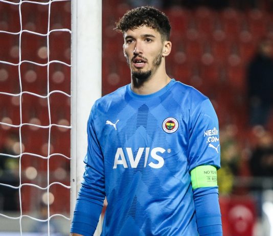New Manchester United goalkeeper Altay Bayindir