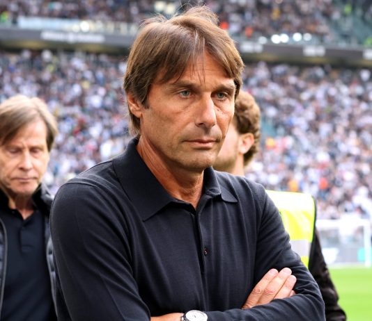 Napoli director confirm deal for Man Utd star Napoli coach Antonio Conte