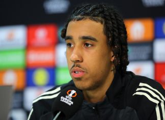 Yoro hoping for new Man Utd deal for Maguire Manchester United defender Leny Yoro